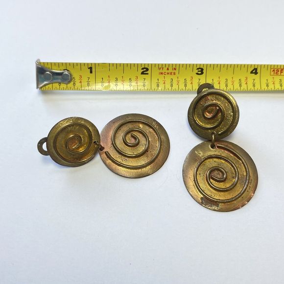 Large Artisan Articulated Dangling Round Copper Brass Disk Swirl Clip On Earring - Picture 3 of 10